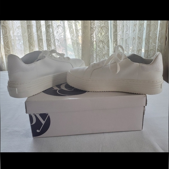 Women's White Sneakers Size 10 Joy Performance Comfort Leather Sneakers In Box - Picture 9 of 13